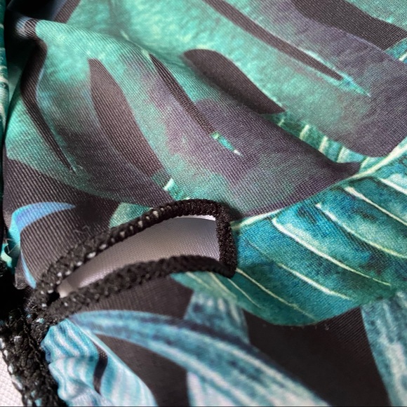 Tropical Leaf Print Ladder Front Bikini Top - Picture 7 of 12